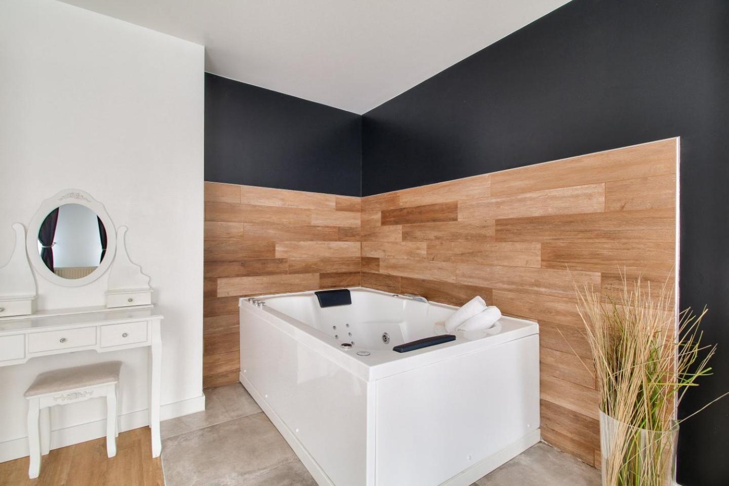 123Home - Suite & Spa Xl มองต์เตฮวา ภายนอก รูปภาพ